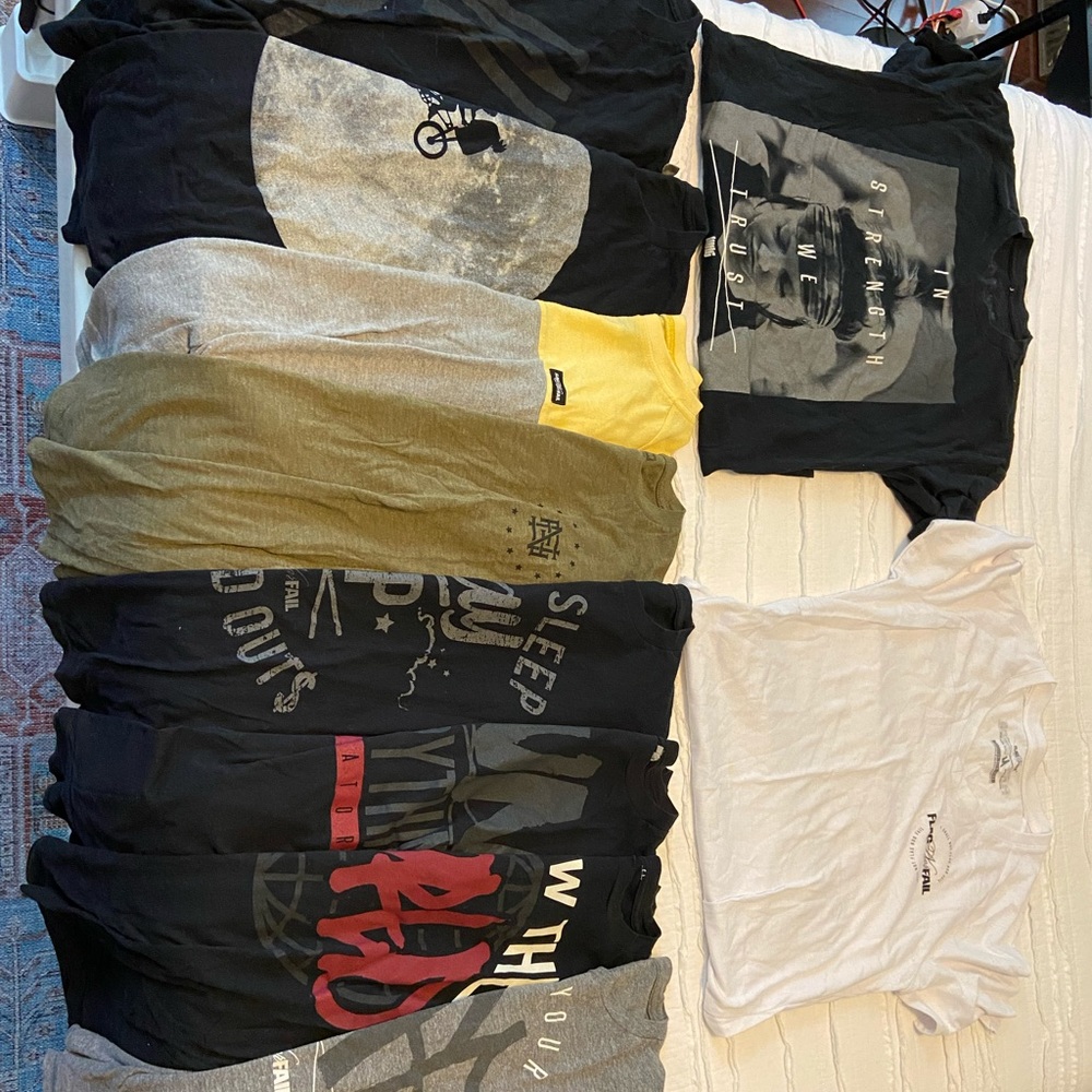 10 FlagNorFail t-shirts. Size medium